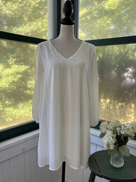 Lulus Dresses & Skirts - Lulus White Long Sleeve Shift Dress Medium Like New